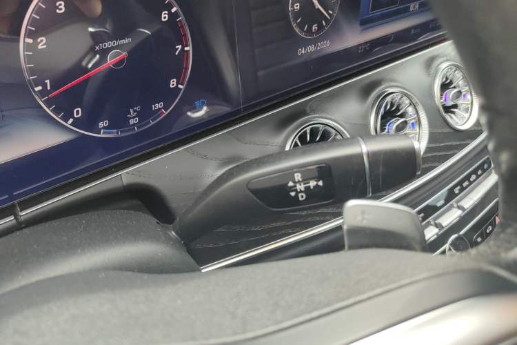 Used Mercedes-Benz E-Class 2019 Restyled E 300 L Sporty and Stylish Edition Gear Lever