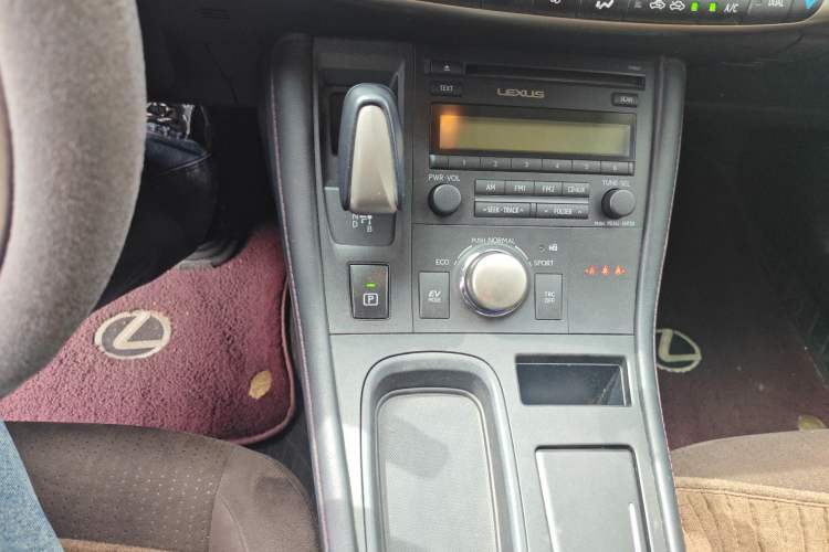 Used Lexus CT 2017 CT200h Elite Edition Solid Color China V Standard Gear Lever