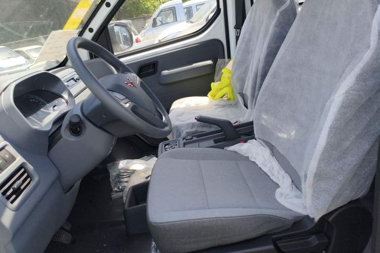 Used Wuling Yangguang 2025 Model 400km Bus Edition—Comfort Edition Left Front Seat