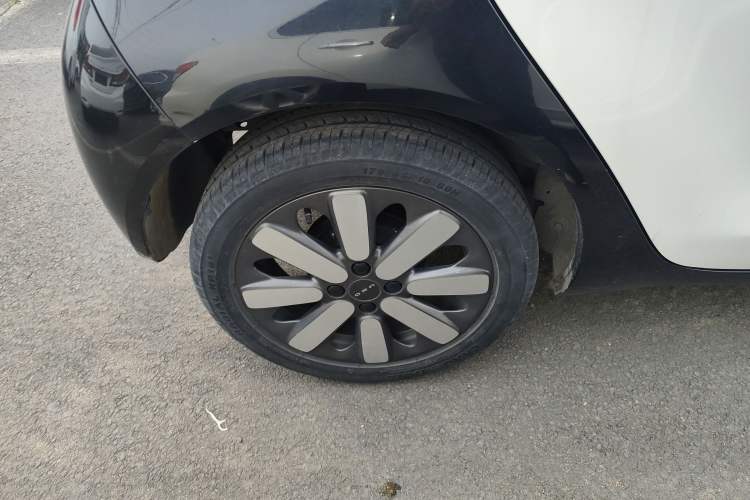 Used ORA Black Cat 2021 351 km Standard Version Right Rear Wheel Hub