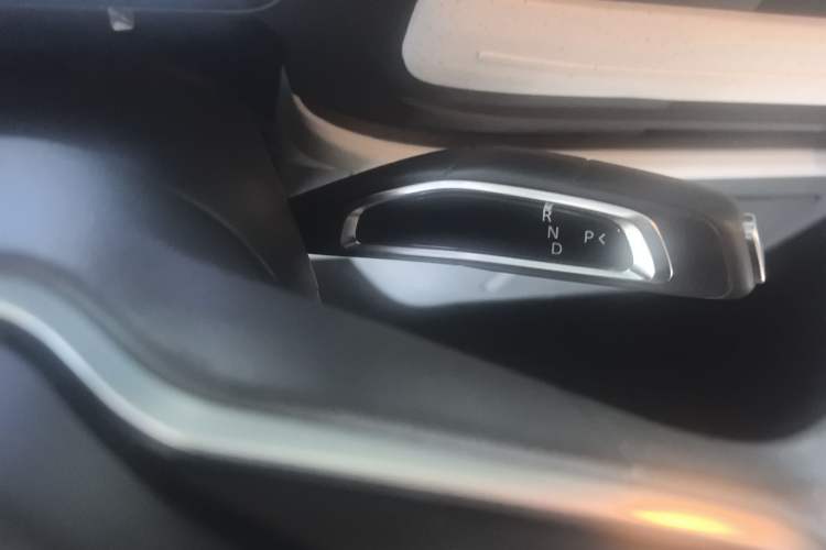 Used SAIC MAXUS Dana V1 2025 Low-Roof Multi-Function Version 42 kWh Gear Lever