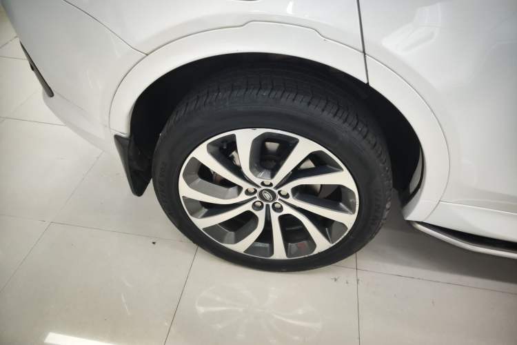 Used Land Rover Discovery Sport 2022 249 PS R-Dynamic S Performance Edition 5 Seats Right Rear Wheel Hub