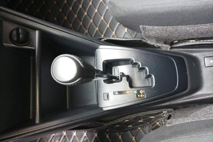 Used Toyota YARiS L Zhi Xuan 2016 Revised 1.5E CVT Charming Edition Gear Lever