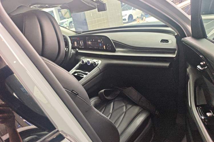 Used EXEED Stellar 2023 400T Two-Wheel Drive Comfort Edition