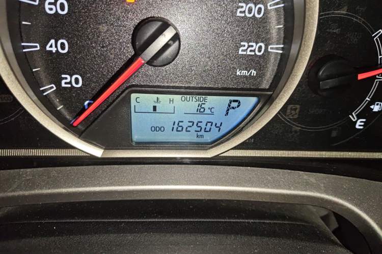 Used Toyota RAV4 2015 2.0L CVT Two-Wheel Drive Urban Edition Odometer Close Up