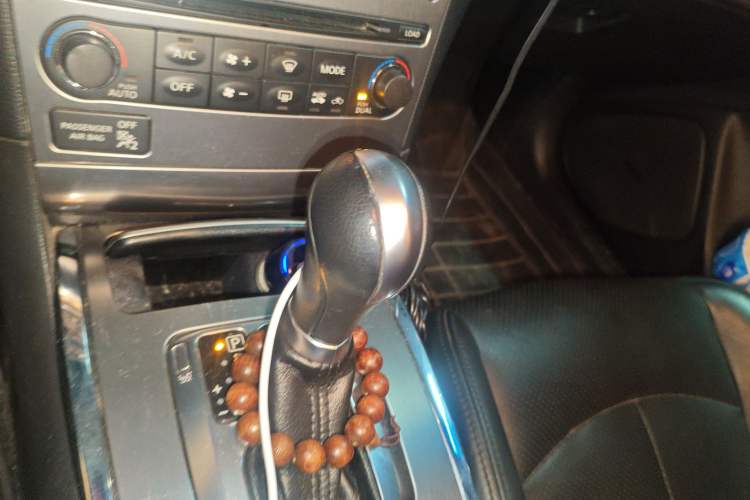 Used Infiniti G Series 2013 G25 Sedan Sport Edition Gear Lever