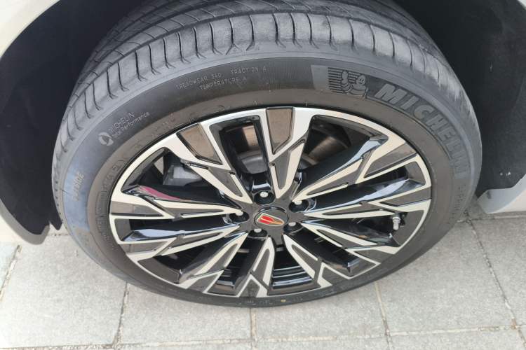 Used Hongqi HS5 2023 2.0T Four-Wheel Drive Flagship Pro Edition Left Front Wheel Hub