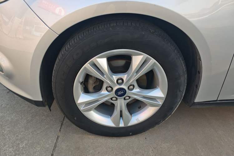 Used Ford Focus 2012 Sedan 1.6L Automatic Fashion Edition
