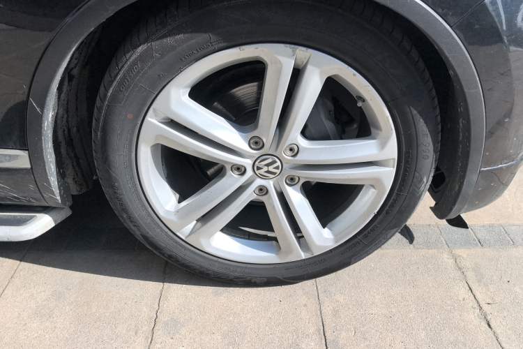 Used Volkswagen Touareg 2015 3.0 TSI Audacious Limited Edition Right Front Wheel Hub