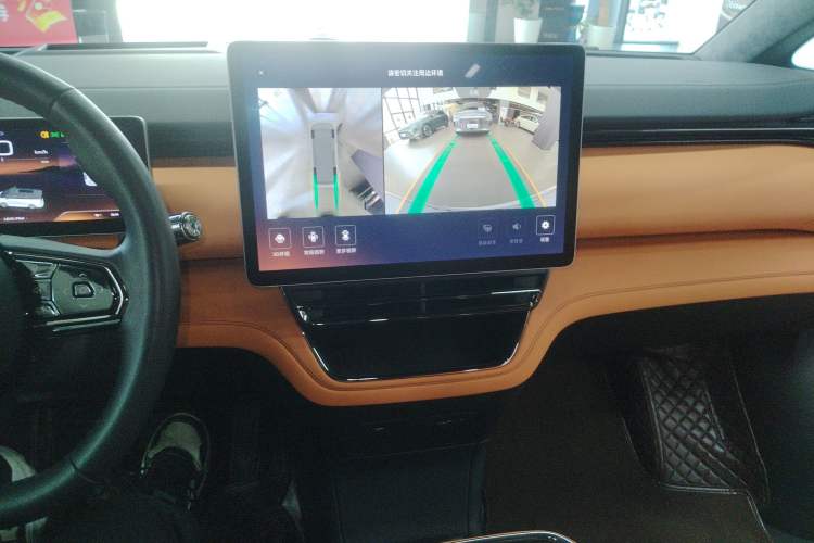 Used Geely Galaxy LEVC L380 2024 140-Degree 6-Seater All-Wheel-Drive Ultra Audio And AC Panel