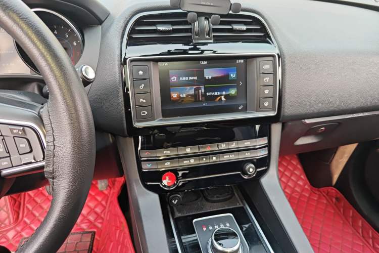 Used Jaguar F-PACE 2016 2.0T Two-Wheel Drive Urban Luxury Edition