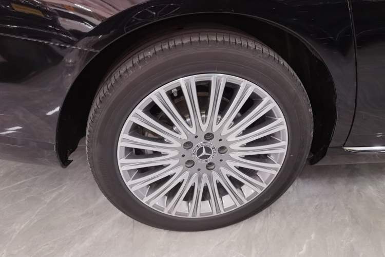 Used Mercedes-Benz E-Class 2022 Second Facelift E 300 L Fashion Edition
