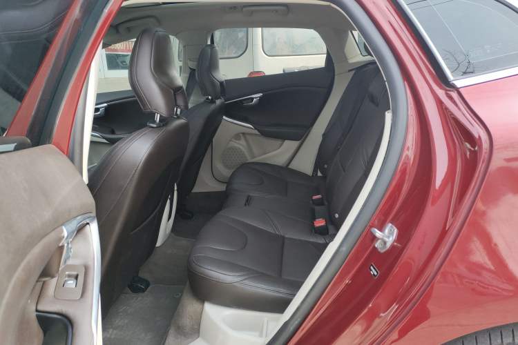 Used Volvo V40 2016 T4 Smart Luxury Edition