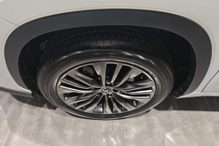 Used Toyota Highlander 2026 Model 2.5L Intelligent Electric Hybrid Dual-Engine All-Wheel-Drive Luxury Edition 7-seater
