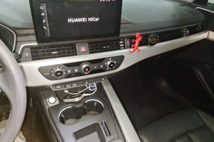 Used Audi A4L 2020 40 TFSI Fashionable and Elegant Model Audio And AC Panel