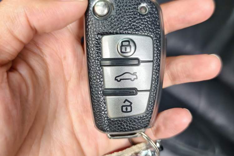 Used Audi Q3 2015 35 TFSI Comfort Model Vehicle Key