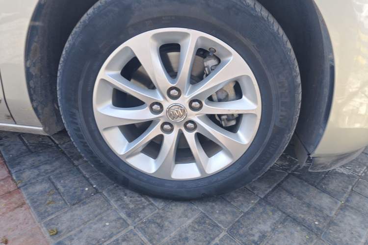 Used Buick GL8 2017 ES 28T Premium Version China V Standard Right Front Wheel Hub