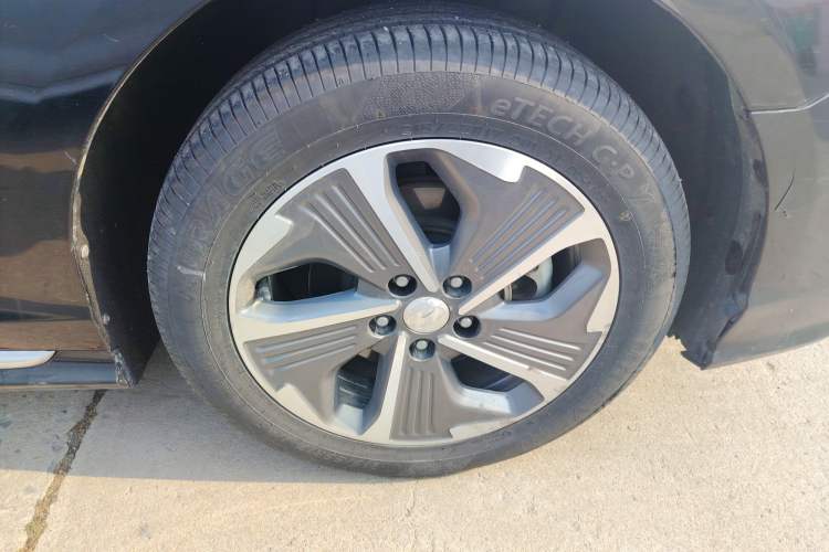 Used Hyundai Sonata Plug-in Hybrid 2018 2.0 PHS Smart Connect Version China VI Standard Right Front Wheel Hub