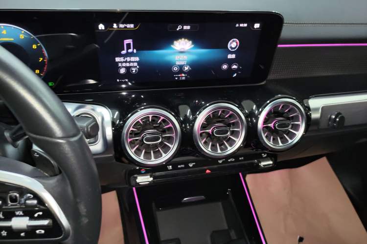 Used Mercedes-Benz GLB 2021 GLB 200 Dynamic Edition Audio And AC Panel