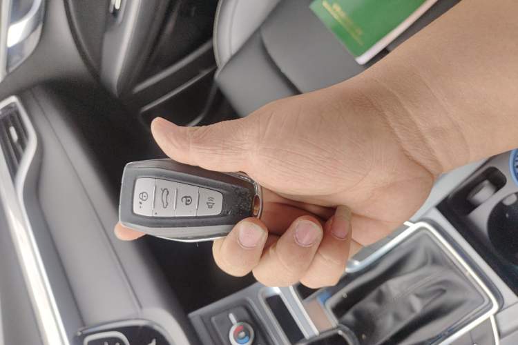 Used Geely Auto Emgrand 2019 Leading Edition 1.5L CVT Upward-Connected Model China VI Standard Vehicle Key