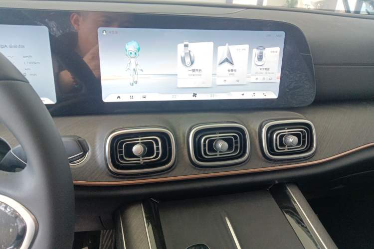 Used Chery Tiggo 9 2025 2.0T Dual-Clutch Two-Wheel Drive Comfort Edition 5 Seats Audio And AC Panel