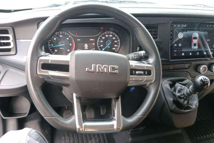 Used JMC Fushun 2023 2.0T Manual Short-Wheelbase Mid-Height Commercial Multi-Purpose 5-Seater Passenger Vehicle Steering Wheel