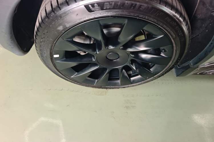 Used Tesla Model Y 2021 Long-Range All-Wheel-Drive Version 3D7
