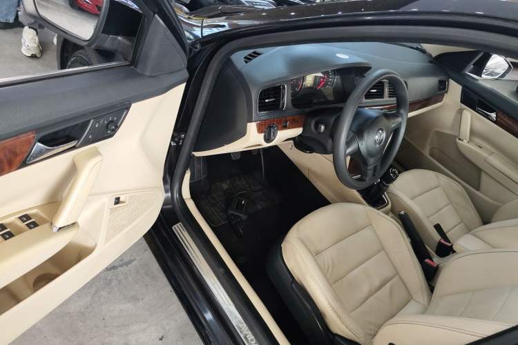 Used Volkswagen Lavida 2013 Restyled Classic 1.6L Manual Comfort Edition Driver Seat