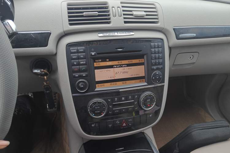 Used Mercedes-Benz R-Class 2010 R 350 L 4MATIC Grand Edition