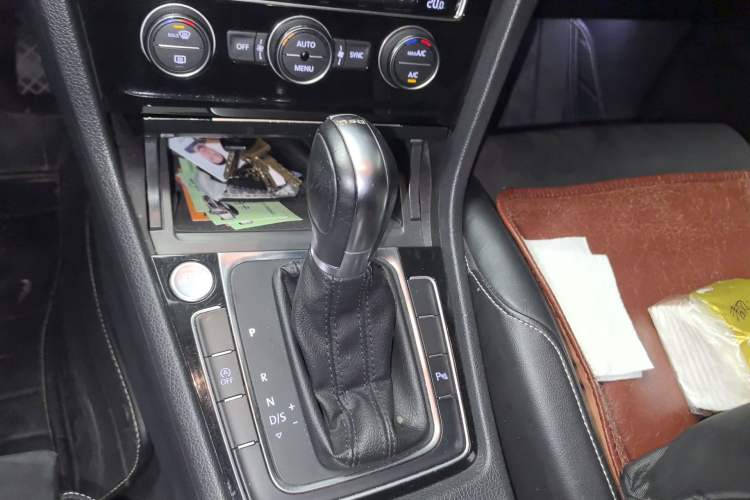 Used Volkswagen Golf 2014 1.4TSI Automatic Flagship Model Gear Lever