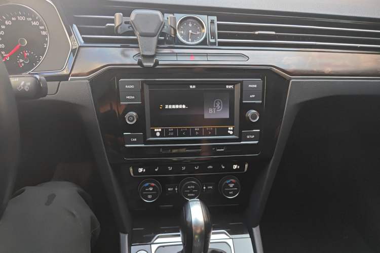 Used Volkswagen Magotan 2018 Facelift 330TSI DSG Luxury Model Audio And AC Panel