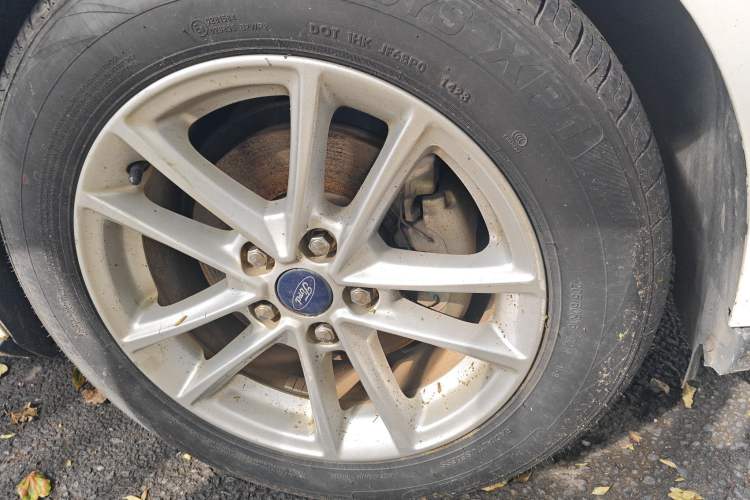 Used Ford Focus 2015 Sedan 1.6L Automatic Trend Model Right Front Wheel Hub