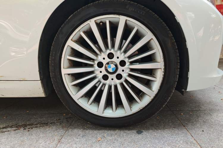 Used BMW 3 Series 2018 320Li Fashion Model Right Front Wheel Hub