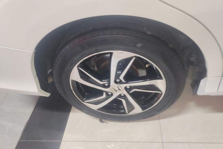Used Honda Odyssey 2015 Updated Version 2.4L Smart Edition Right Rear Wheel Hub