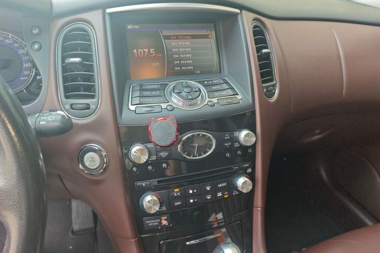 Used Infiniti QX50 2013 2.5L Two-Wheel-Drive Elegant Edition
