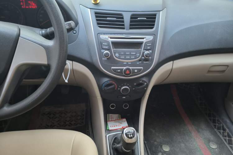 Used Hyundai Verna (older generation) 2016 1.4L Manual Smart GLS Trim Audio And AC Panel