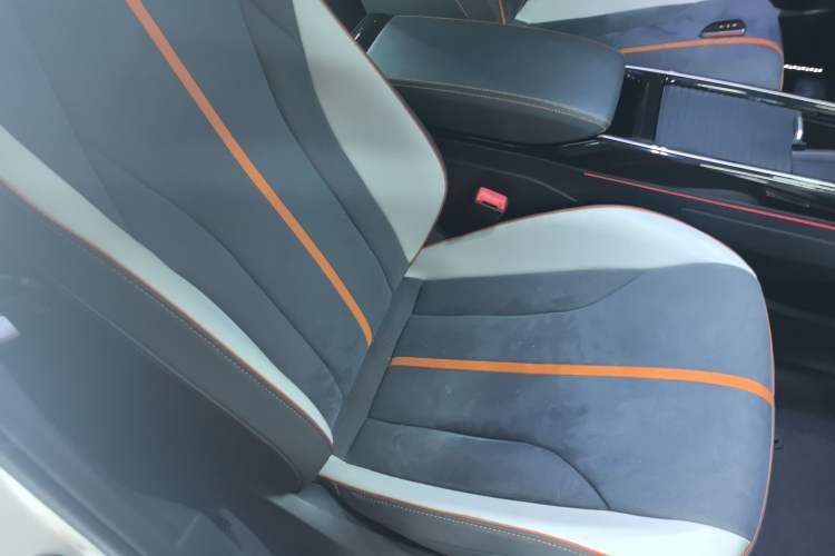 Used Volkswagen ID.6 CROZZ 2022 Long-Range PRO Edition Right Front Seat