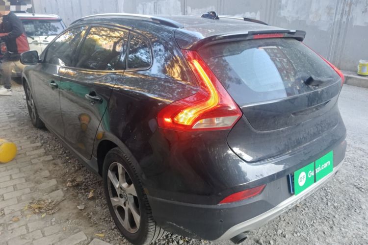 Used Volvo V40 2014 Cross Country T5 AWD Smart Luxury Edition
