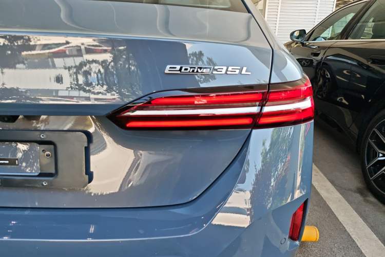 Used BMW i5 2024 eDrive 35L Luxury Model with M Sport Package
