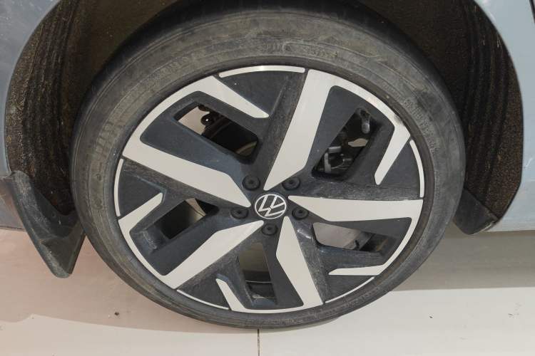 Used Volkswagen Lamando 2022 Lavida L 280TSI DSG Cool & Spicy Edition Right Rear Wheel Hub