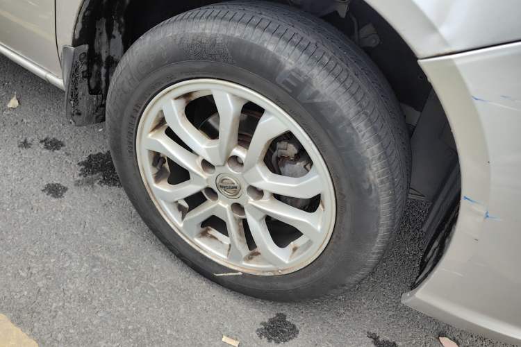 Used Dongfeng Shuaike 2016 1.5L Manual Standard Edition Right Front Wheel Hub