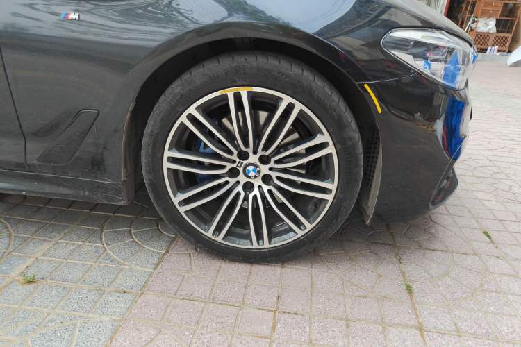 Used BMW 5 Series 2019 530i M Sport Package Right Front Wheel Hub