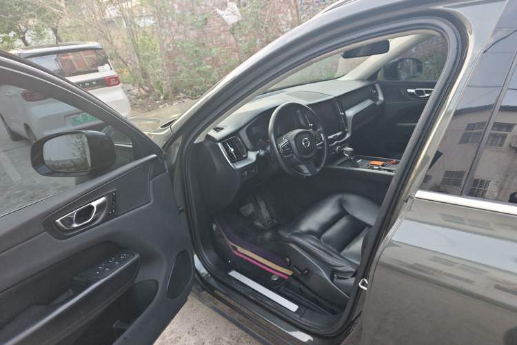 Used Volvo XC60 2021 T5 4x4 Smart Luxury Edition Driver Seat