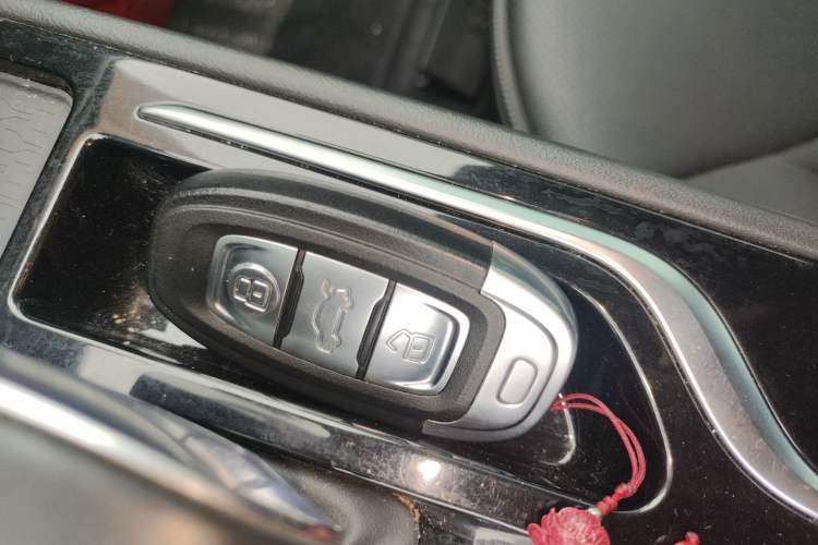 Used Hongqi E-QM5 2023 Base Travel Edition
