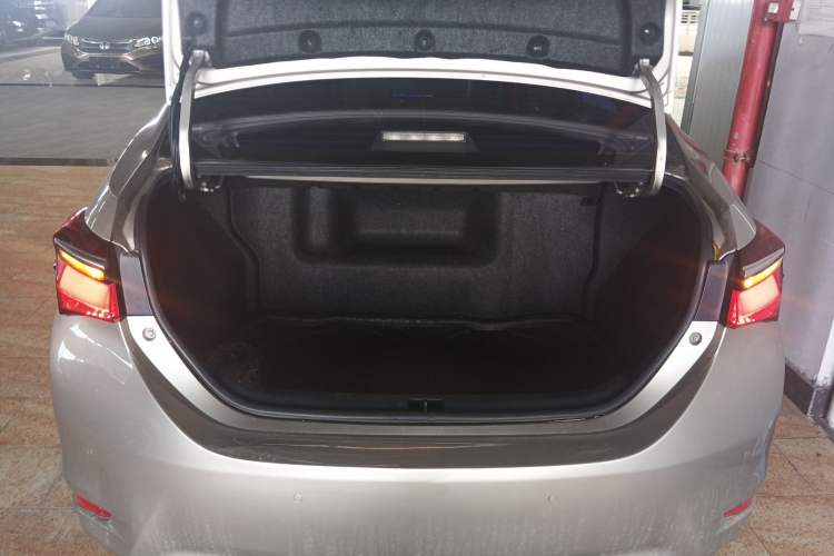 Used Toyota Corolla 2018 Dual-Engine 1.8L E-CVT Smart Edition
