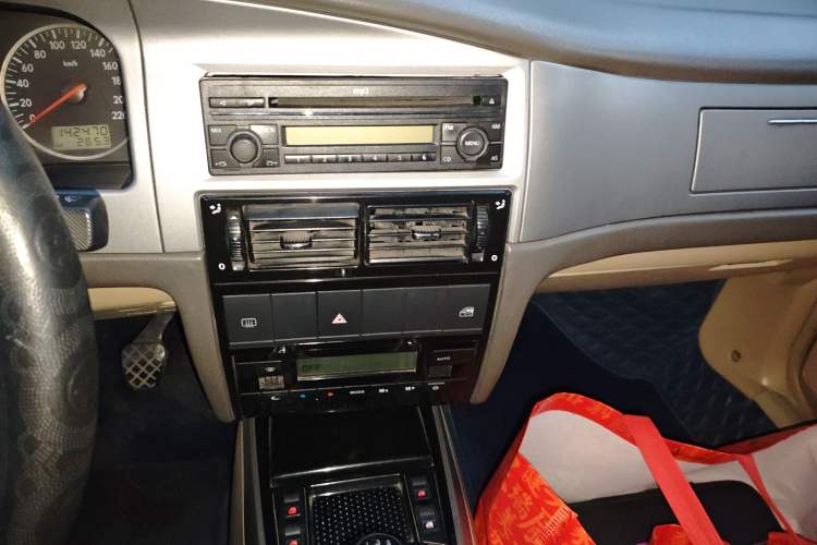 Used Volkswagen Santana Vista 2008 1.8L Manual Sishang Model Audio And AC Panel
