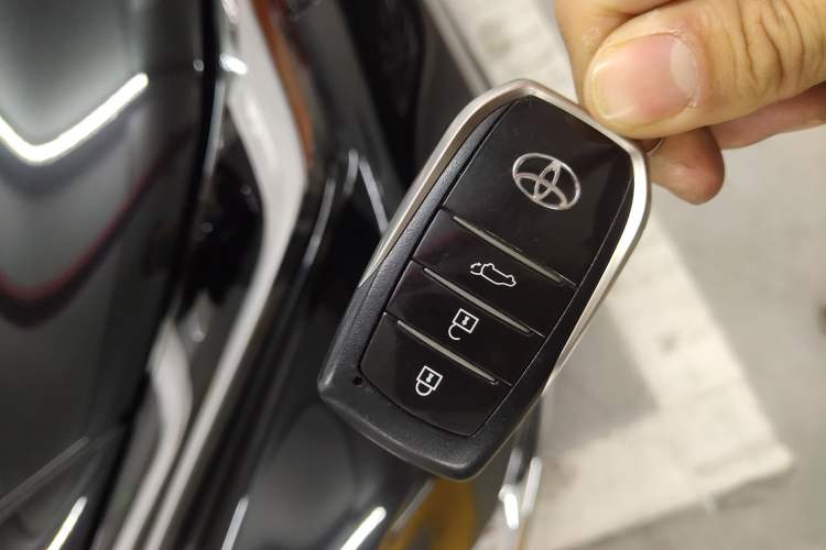 Used Toyota Venza 2023 2.5L Smart Electric Hybrid Dual-Drive Prestige Version