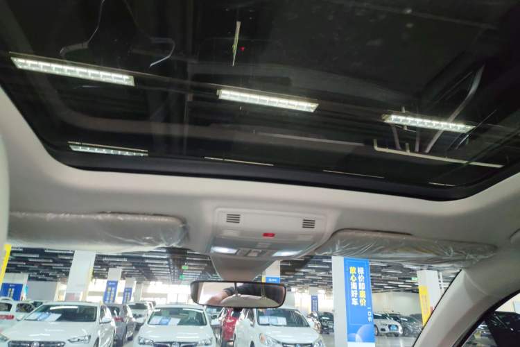 Used Volkswagen Tharu 2024 300TSI Two-Wheel-Drive Full Moon Edition Headliner