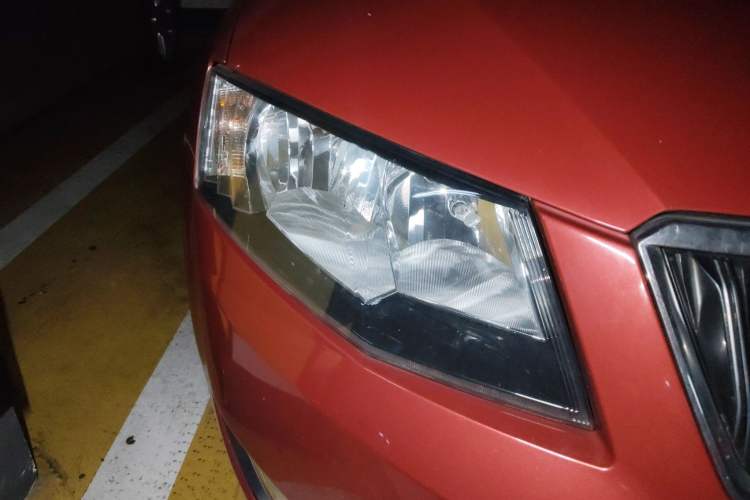 Used Skoda Octavia 2015 1.6L Automatic Yijun Edition Right Front Headlight