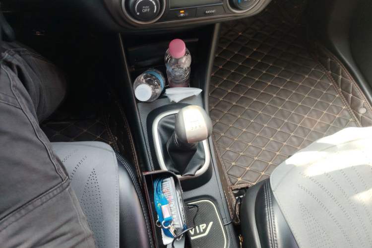 Used Nissan Sylphy 2018 Classic 1.6XE Manual Comfort Edition Gear Lever